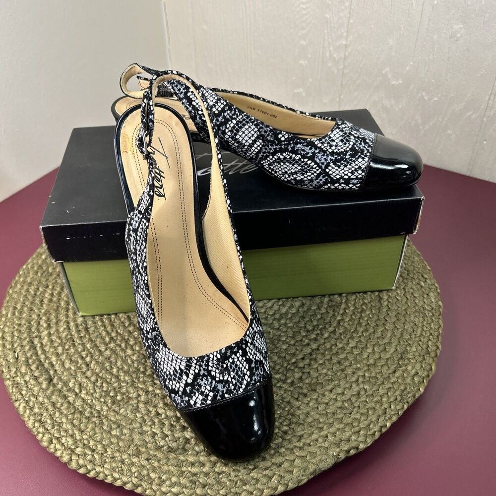 Trotters Women's Dea Dress Pump Black White Faux Snake Skin 7.5 W/ Box